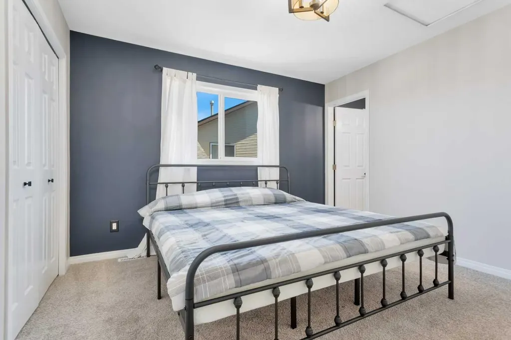 7 Firdale Close Sylvan Lake AB T4S 2M1