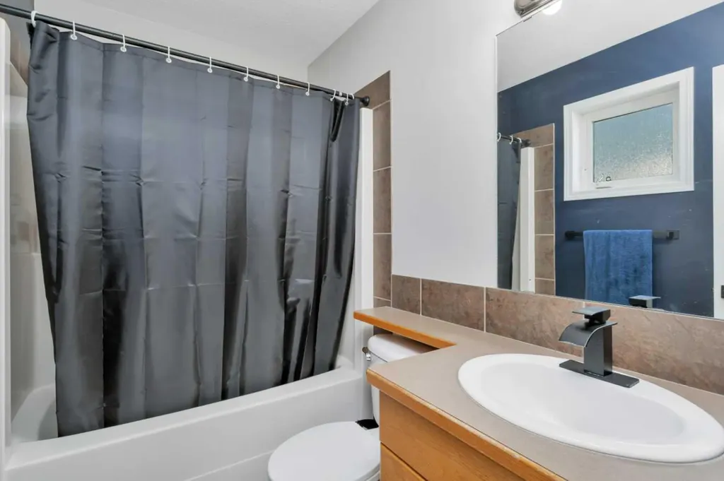 7 Firdale Close Sylvan Lake AB T4S 2M1