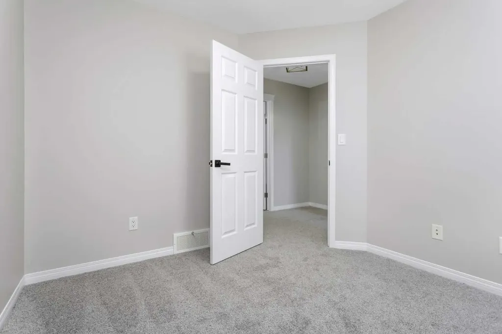 7 Firdale Close Sylvan Lake AB T4S 2M1