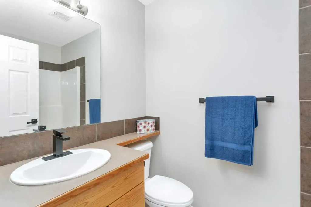 7 Firdale Close Sylvan Lake AB T4S 2M1