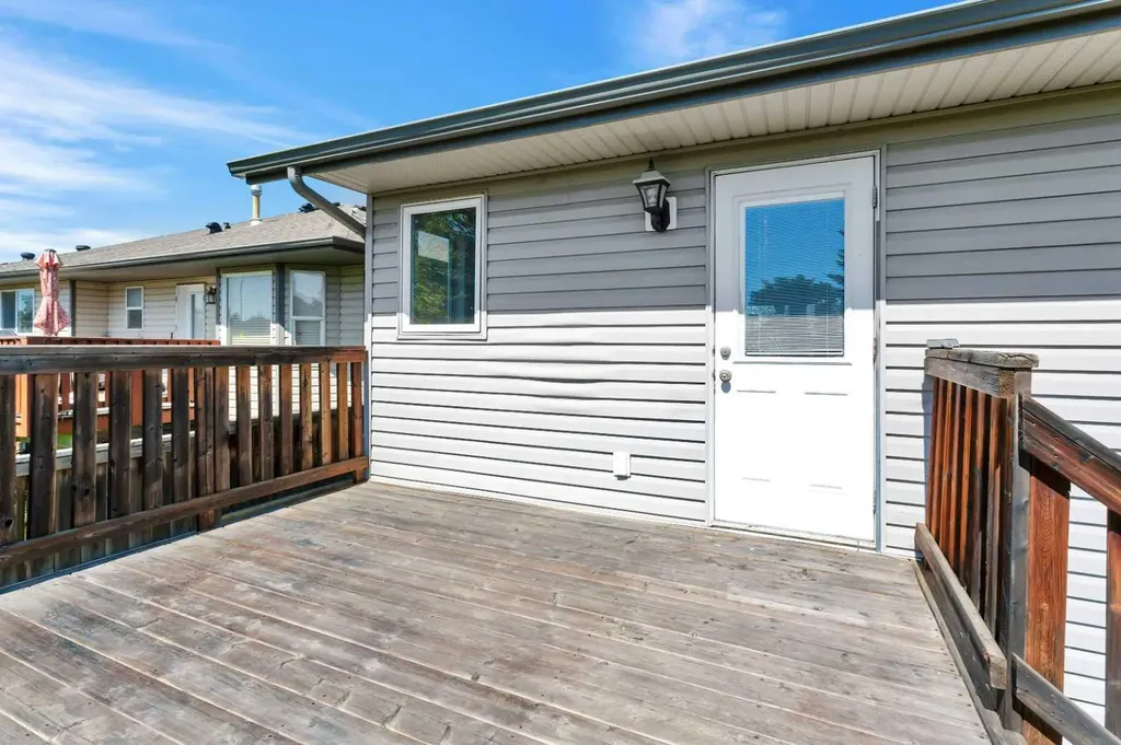 7 Firdale Close Sylvan Lake AB T4S 2M1