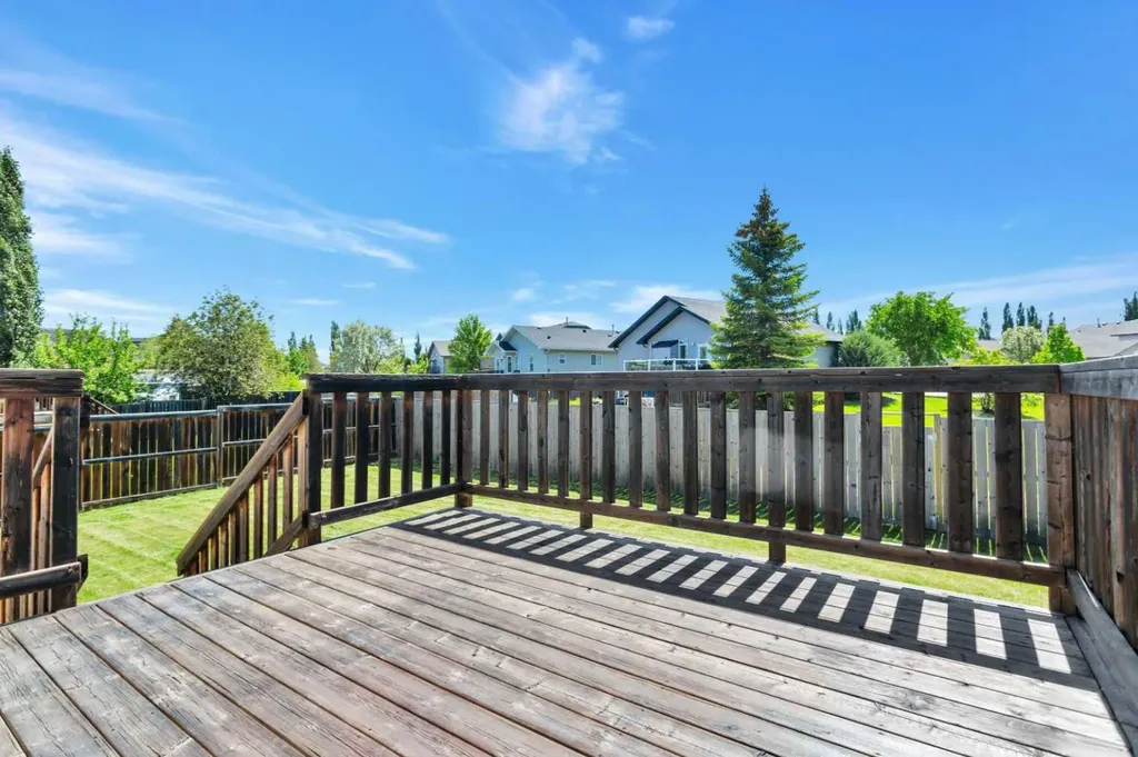 7 Firdale Close Sylvan Lake AB T4S 2M1