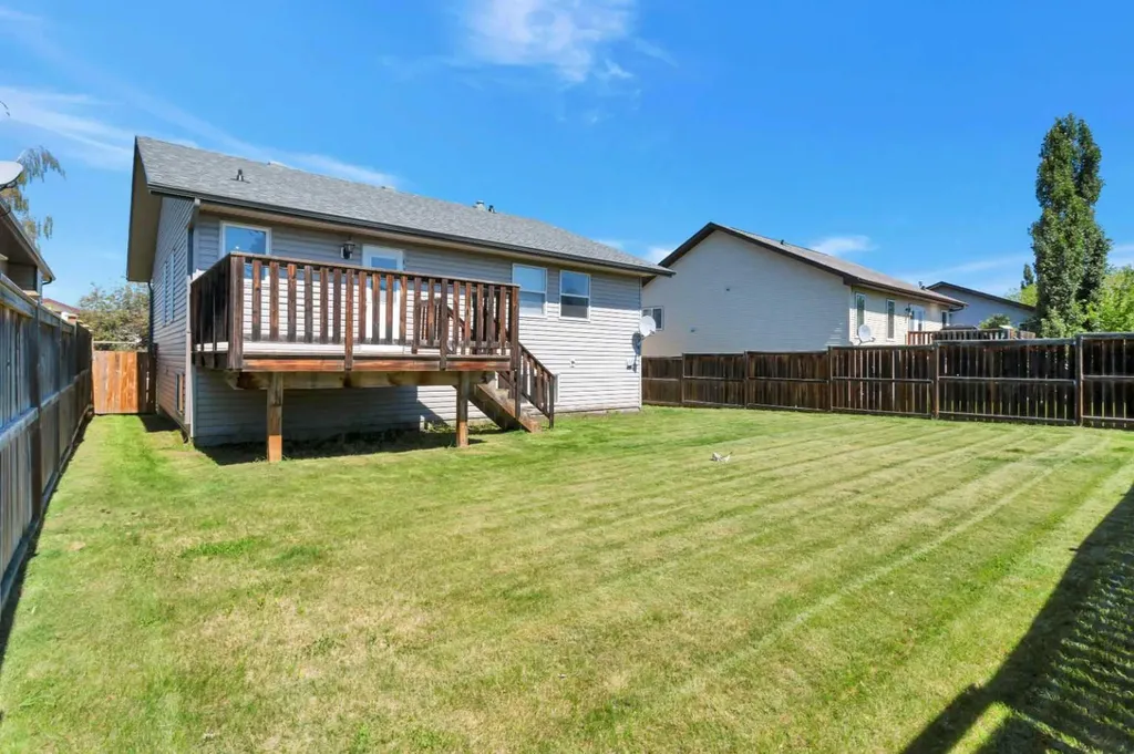 7 Firdale Close Sylvan Lake AB T4S 2M1