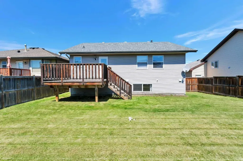 7 Firdale Close Sylvan Lake AB T4S 2M1