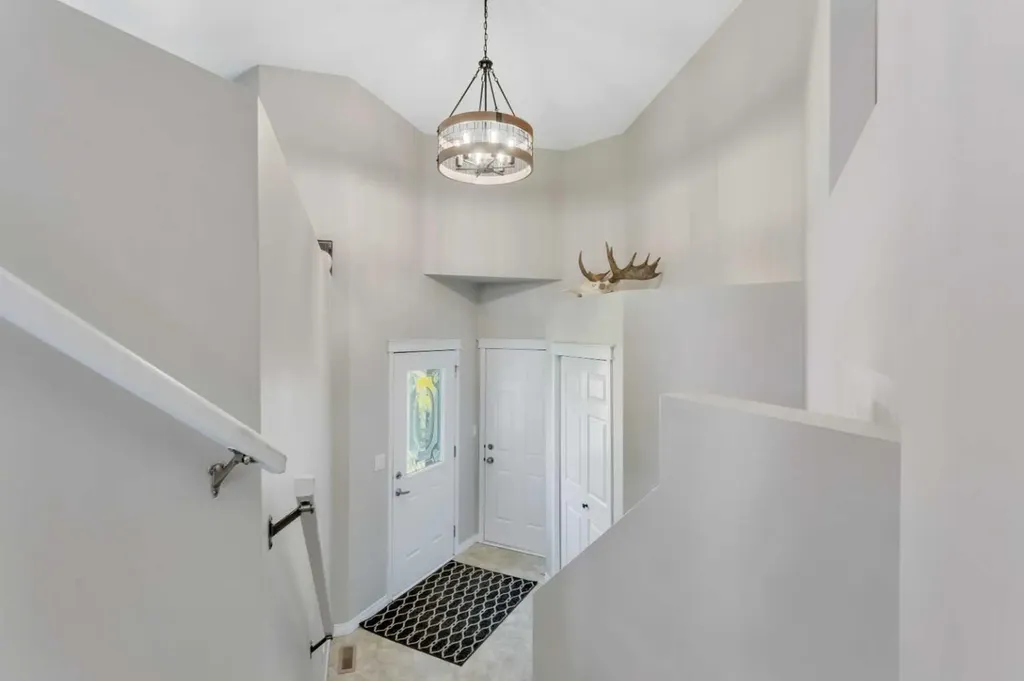 7 Firdale Close Sylvan Lake AB T4S 2M1