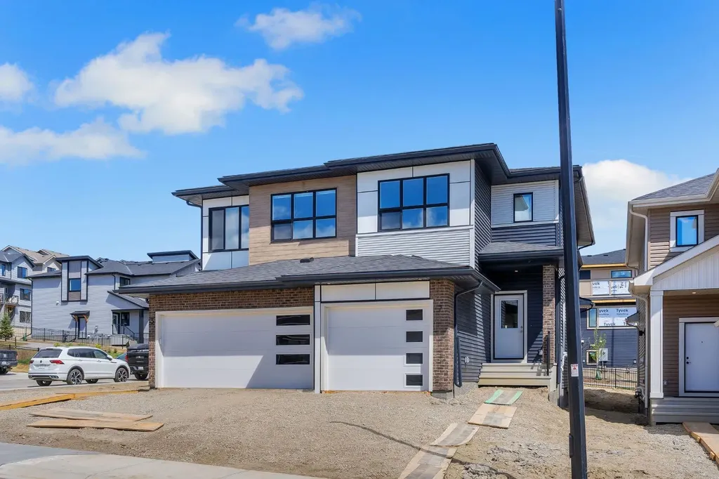 7 Heritage Heath Cochrane AB T4C 3K8
