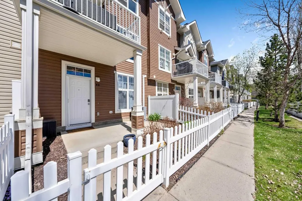 43 Toscana Gardens NW Calgary AB T3L 3C2