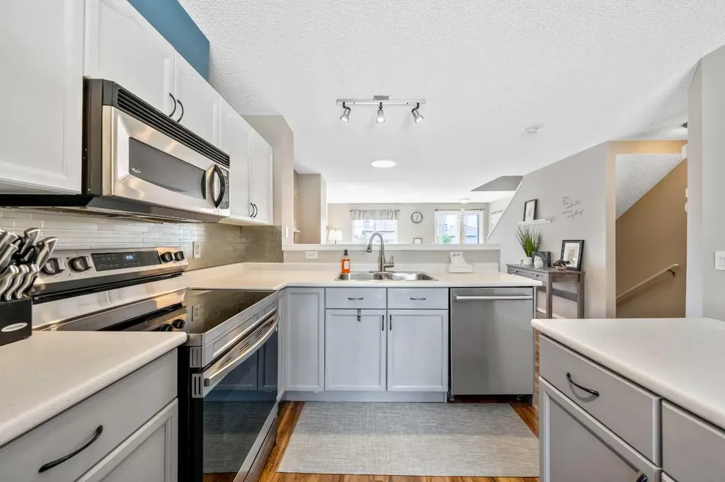 43 Toscana Gardens NW Calgary AB T3L 3C2