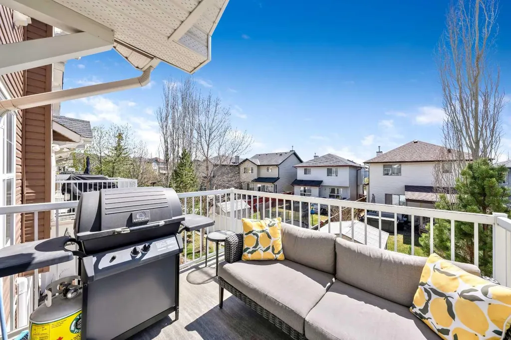 43 Toscana Gardens NW Calgary AB T3L 3C2