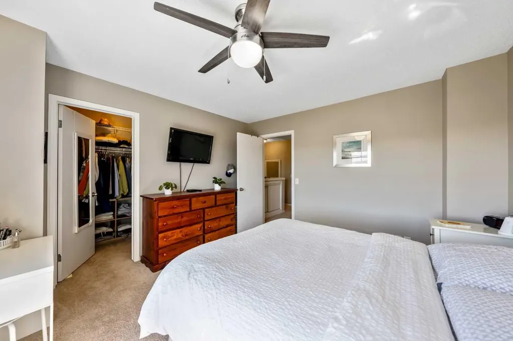 43 Toscana Gardens NW Calgary AB T3L 3C2