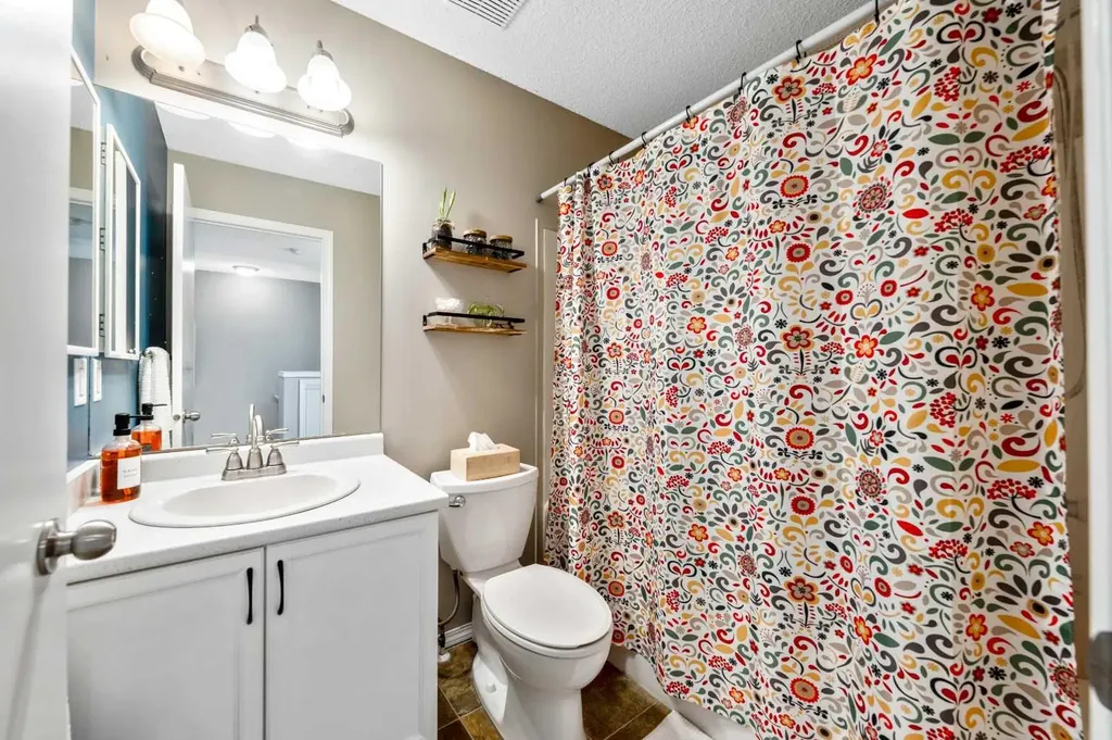 43 Toscana Gardens NW Calgary AB T3L 3C2