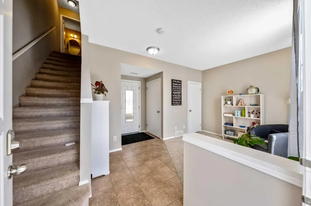 43 Toscana Gardens NW Calgary AB T3L 3C2