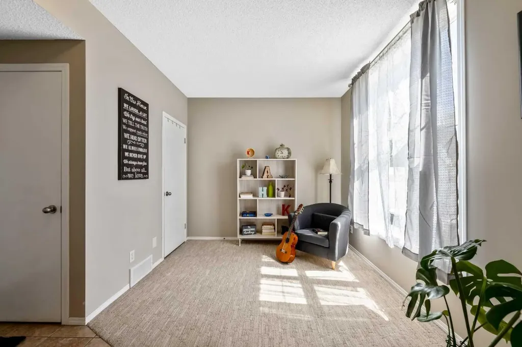 43 Toscana Gardens NW Calgary AB T3L 3C2