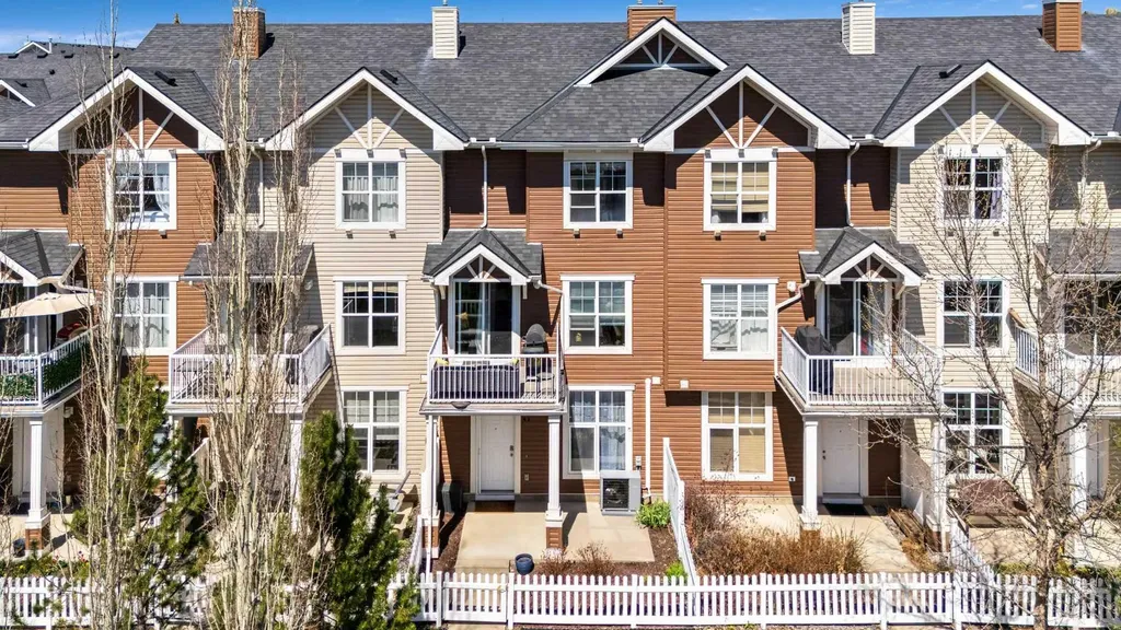 43 Toscana Gardens NW Calgary AB T3L 3C2