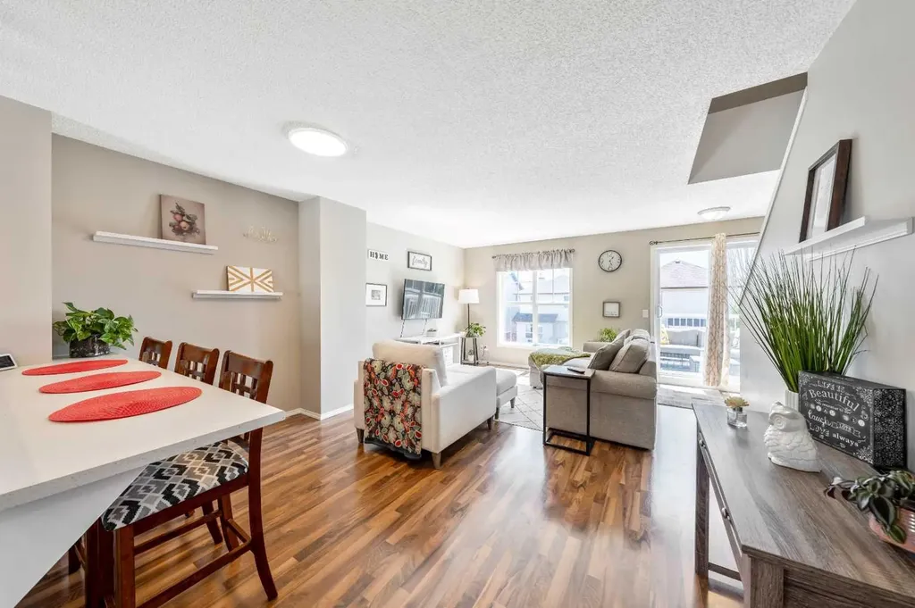 43 Toscana Gardens NW Calgary AB T3L 3C2
