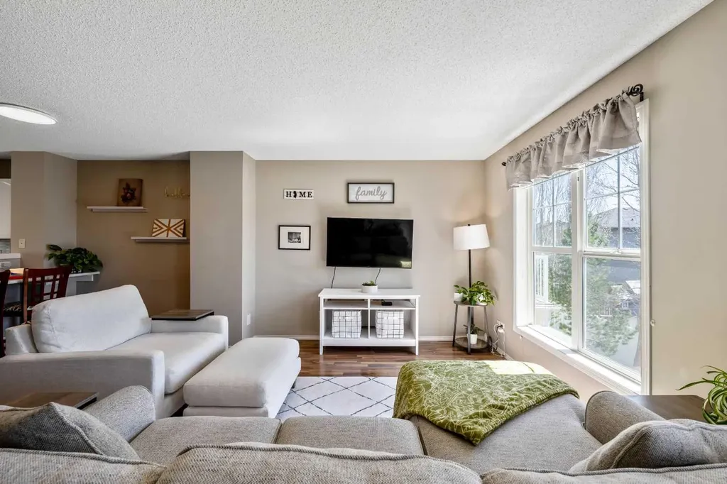 43 Toscana Gardens NW Calgary AB T3L 3C2