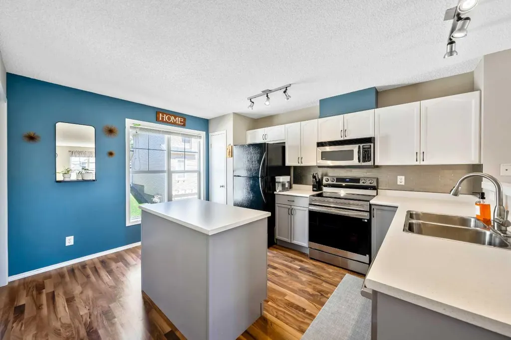 43 Toscana Gardens NW Calgary AB T3L 3C2