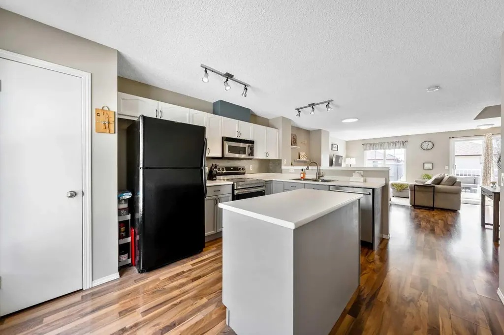 43 Toscana Gardens NW Calgary AB T3L 3C2