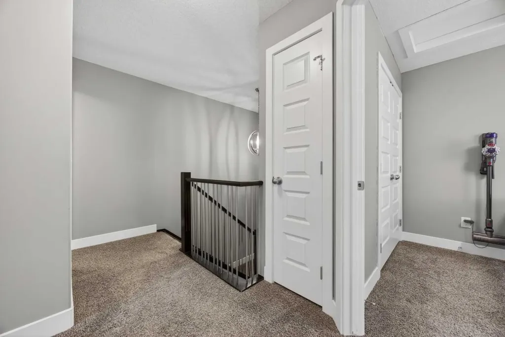 129 12 Avenue NW Calgary AB T2M 0C4