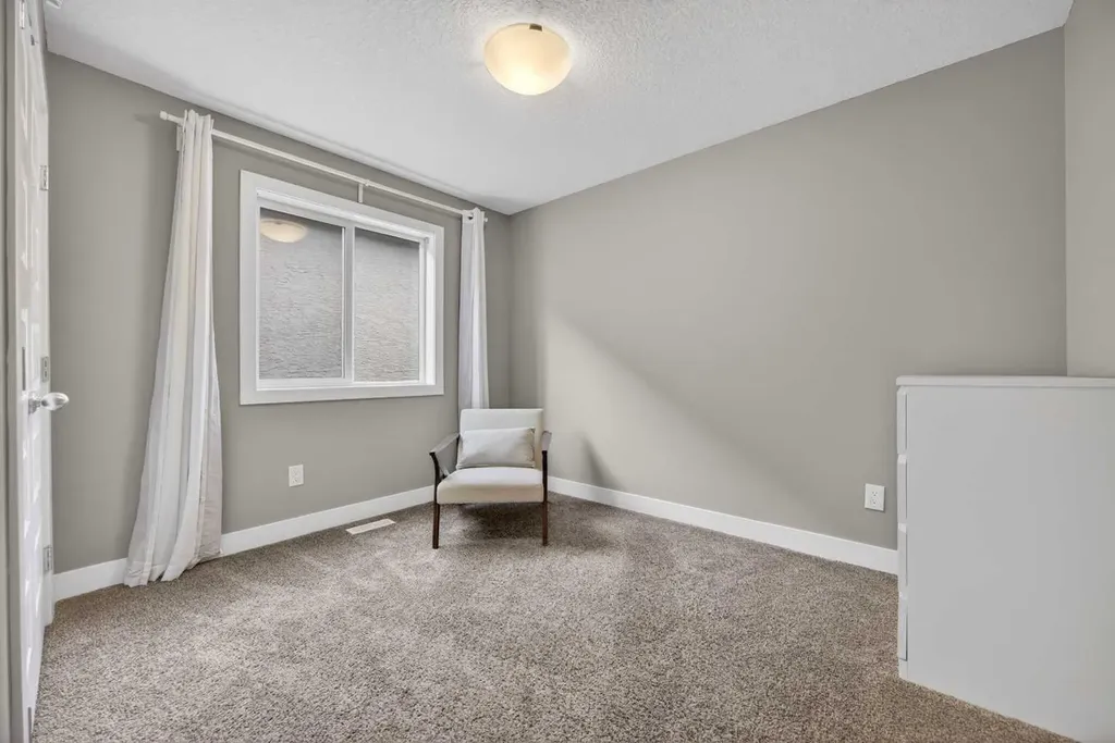 129 12 Avenue NW Calgary AB T2M 0C4