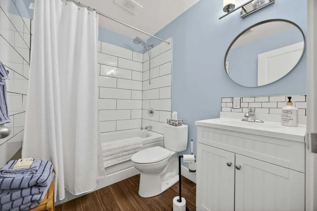 129 12 Avenue NW Calgary AB T2M 0C4