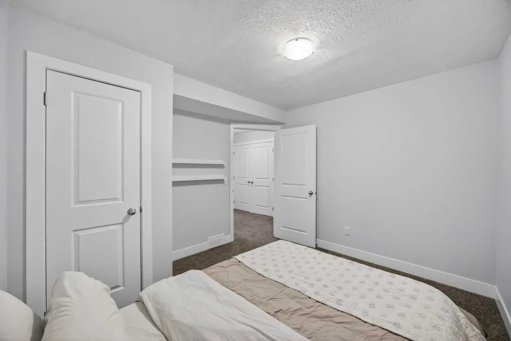 129 12 Avenue NW Calgary AB T2M 0C4