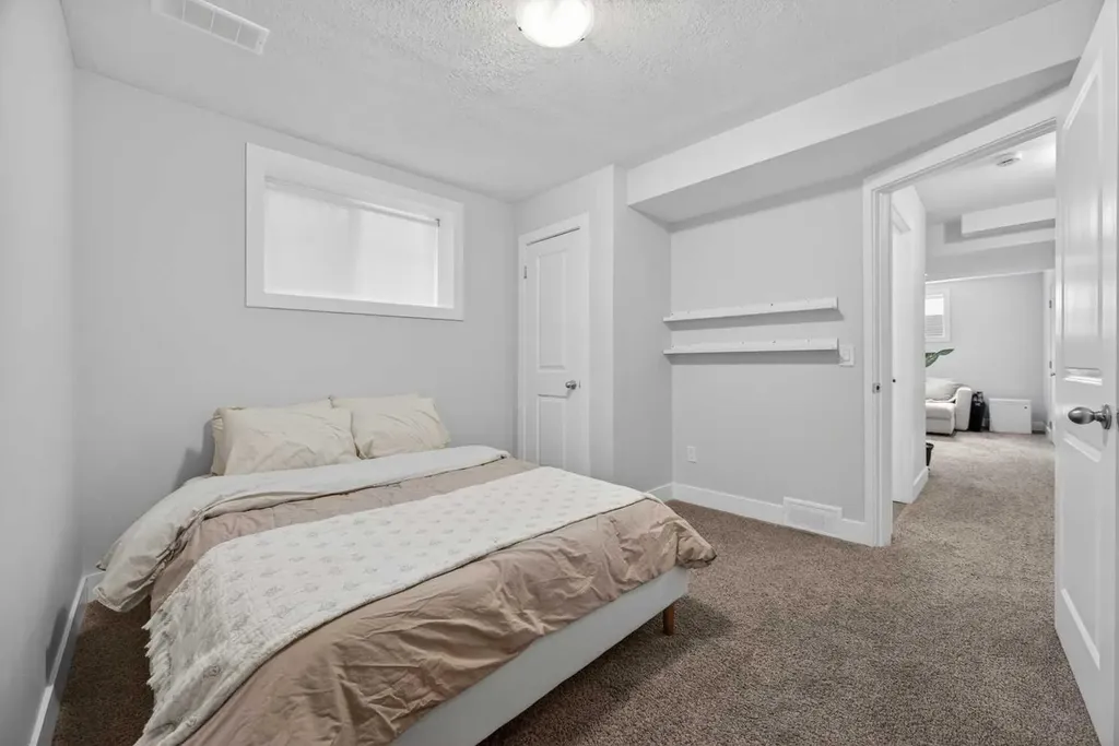 129 12 Avenue NW Calgary AB T2M 0C4