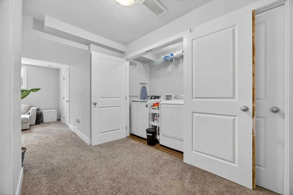 129 12 Avenue NW Calgary AB T2M 0C4