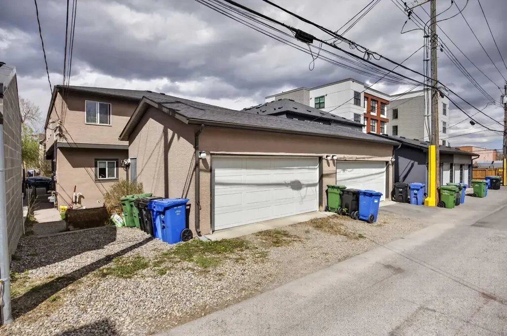 129 12 Avenue NW Calgary AB T2M 0C4