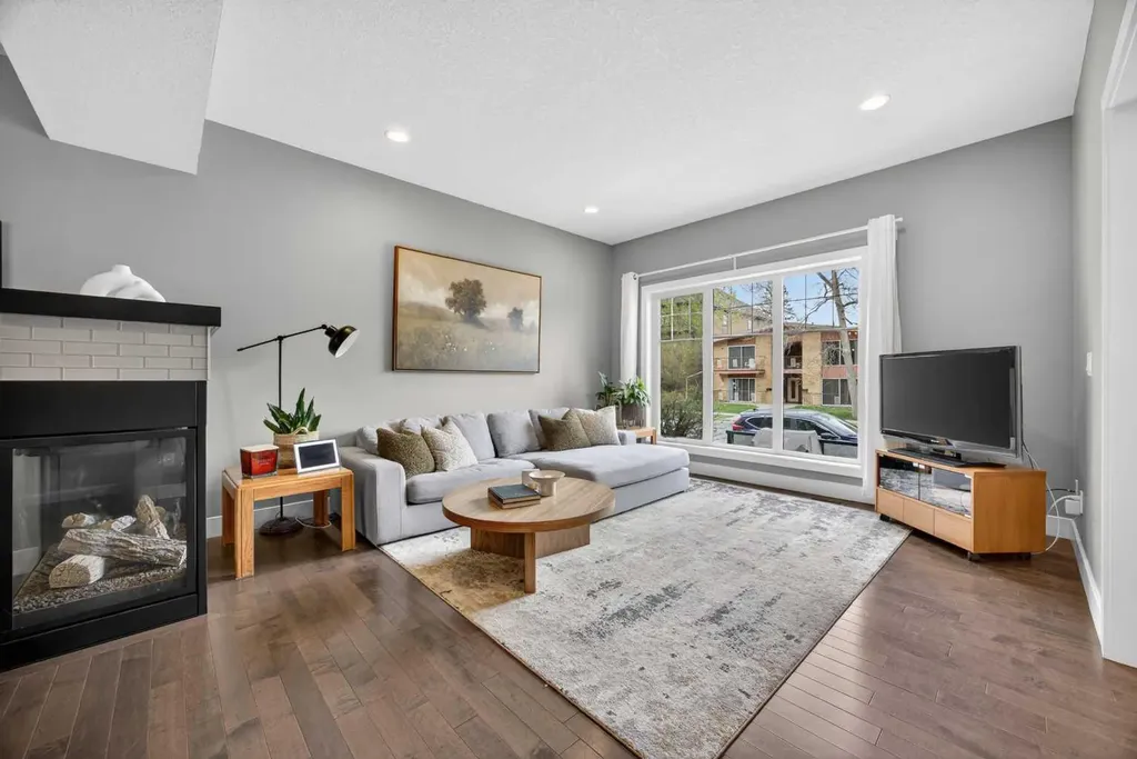 129 12 Avenue NW Calgary AB T2M 0C4