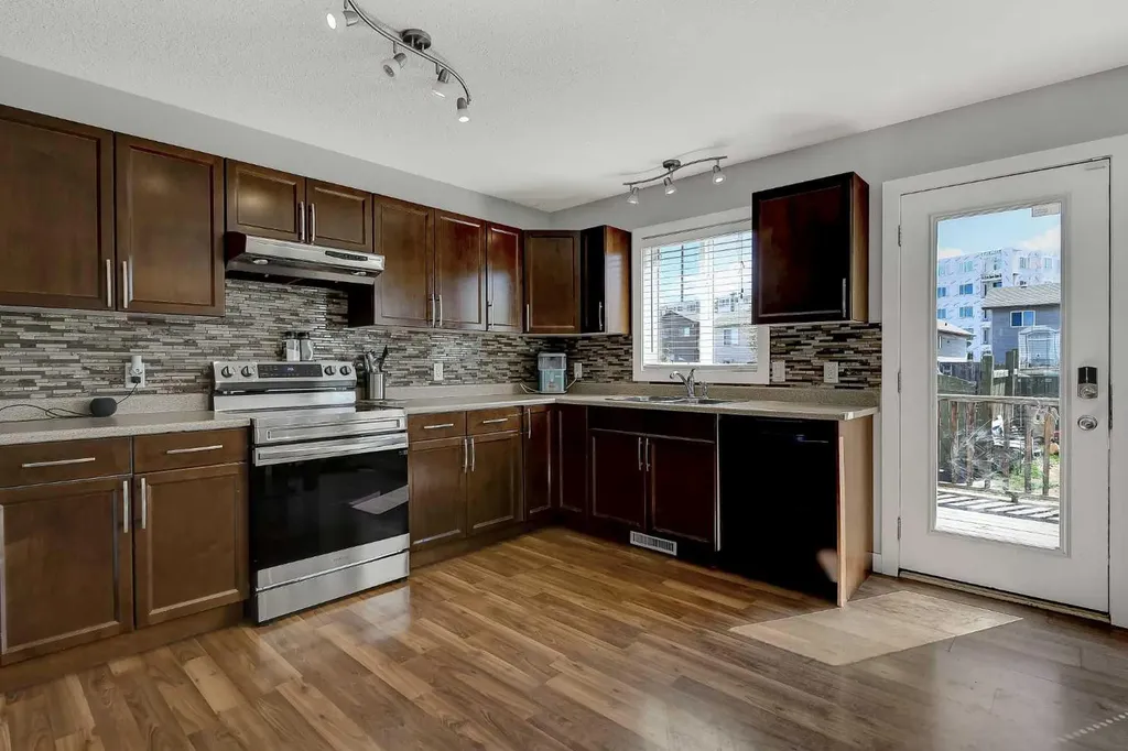 11245 75 Avenue Grande Prairie AB T8W0C5