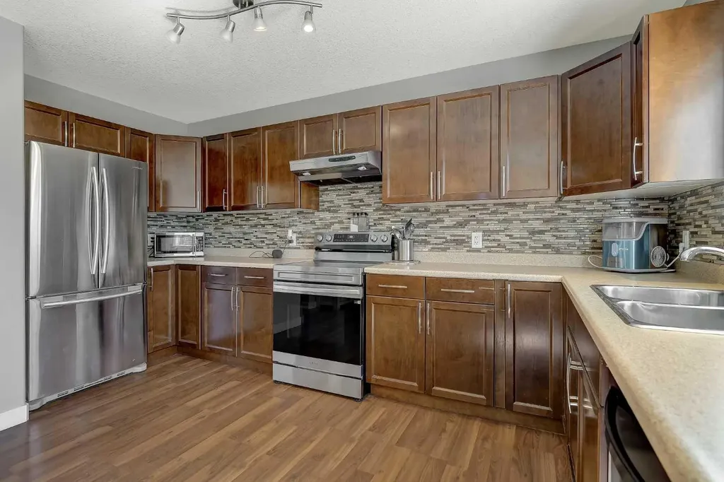 11245 75 Avenue Grande Prairie AB T8W0C5