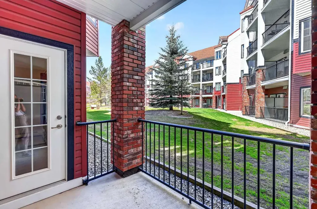 60 Royal Oak Plaza NW Calgary AB T3G 0A7