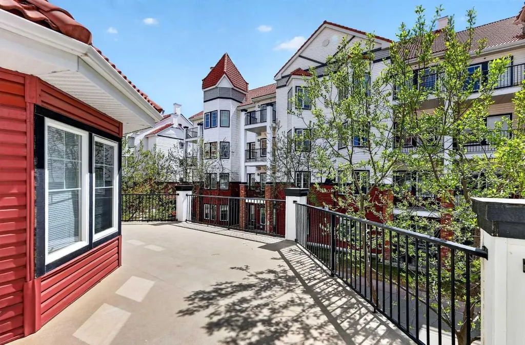 60 Royal Oak Plaza NW Calgary AB T3G 0A7