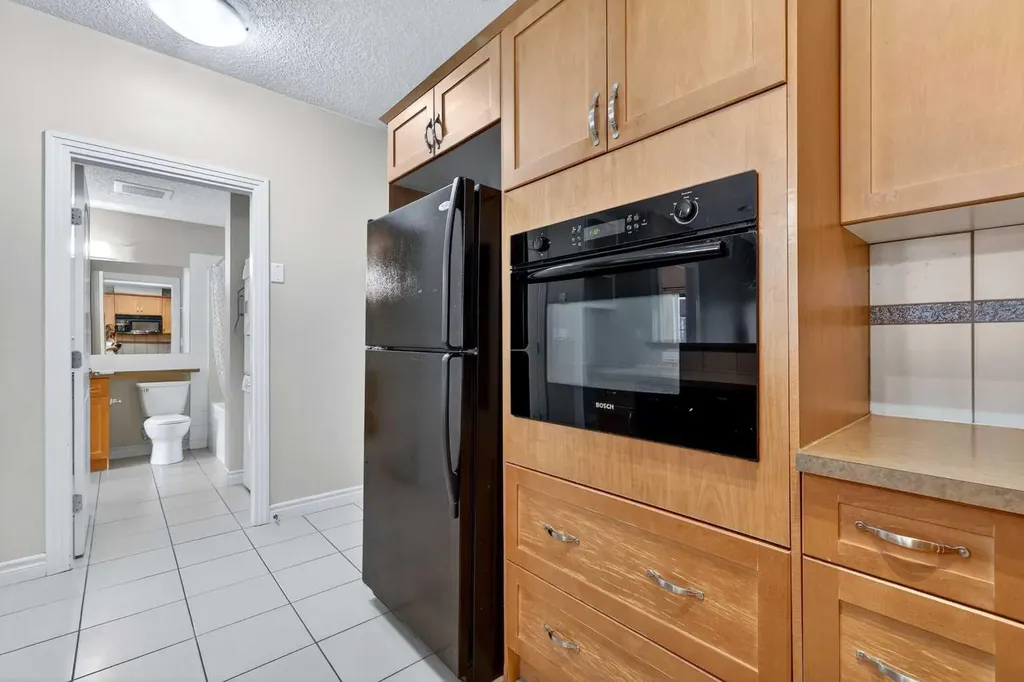 60 Royal Oak Plaza NW Calgary AB T3G 0A7