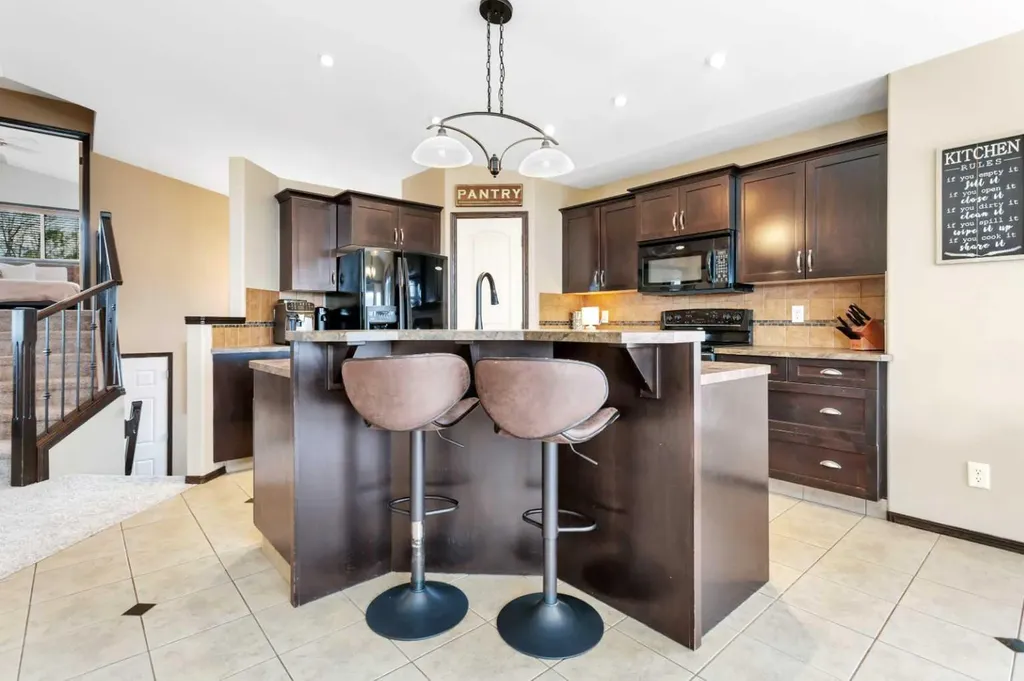 50 Wilkinson Circle Sylvan Lake AB T4S 2N8