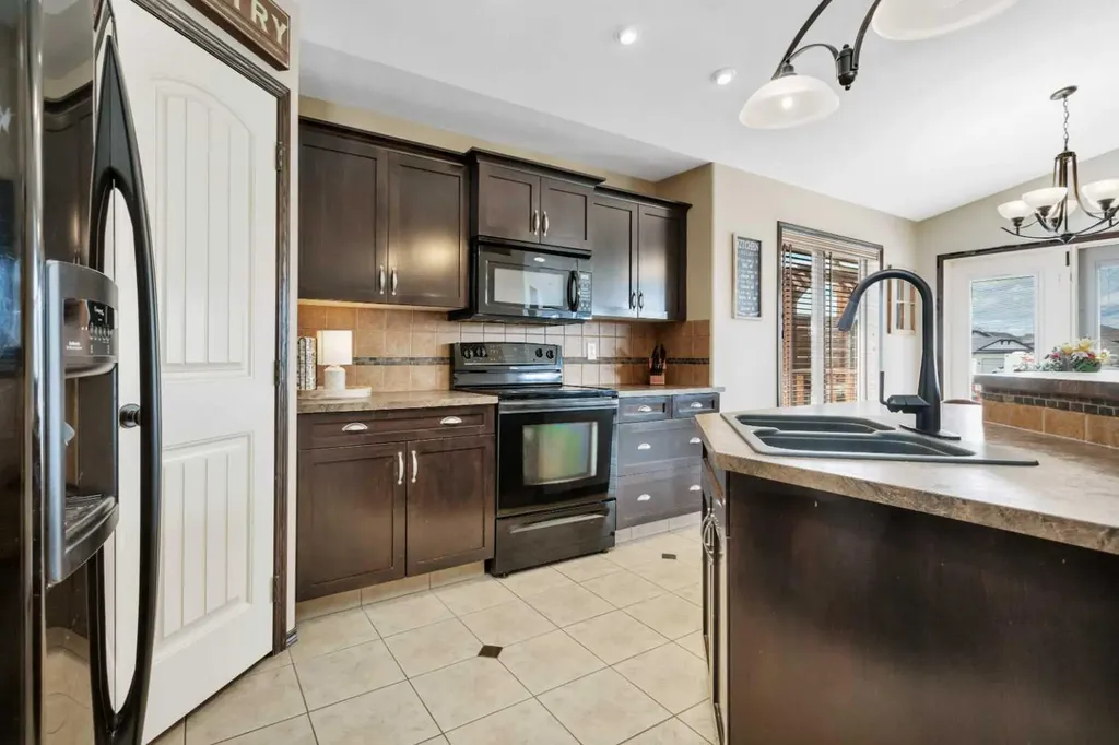50 Wilkinson Circle Sylvan Lake AB T4S 2N8