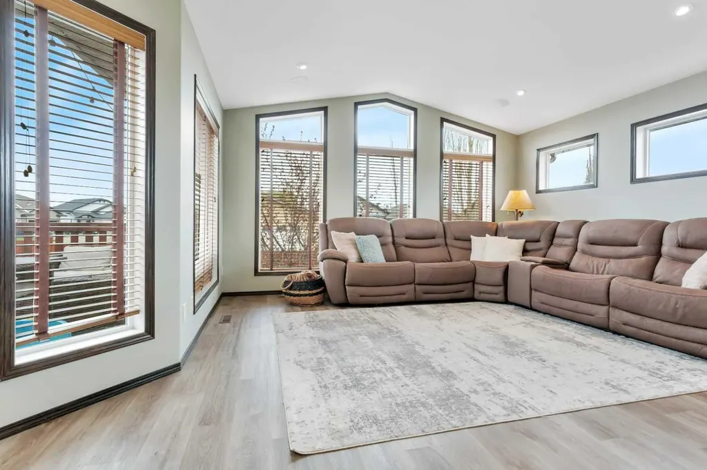 50 Wilkinson Circle Sylvan Lake AB T4S 2N8