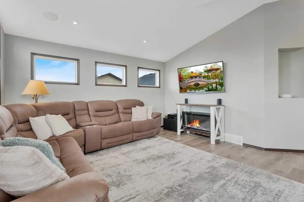 50 Wilkinson Circle Sylvan Lake AB T4S 2N8