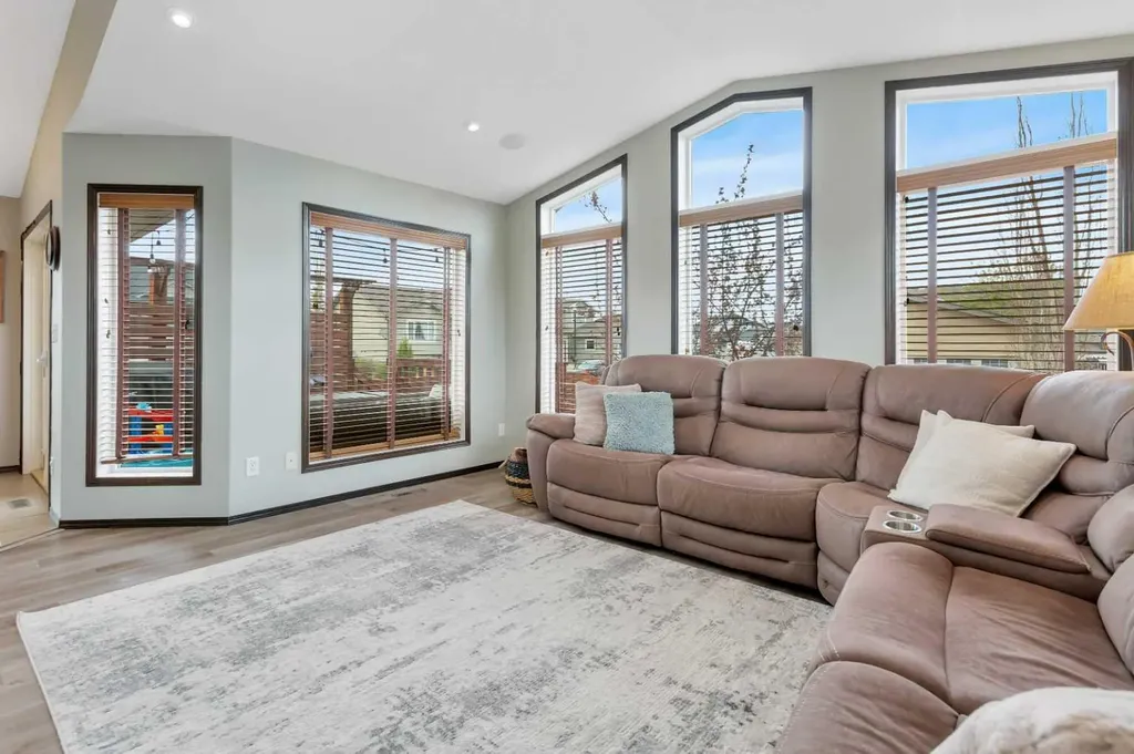 50 Wilkinson Circle Sylvan Lake AB T4S 2N8