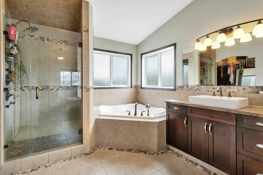 50 Wilkinson Circle Sylvan Lake AB T4S 2N8