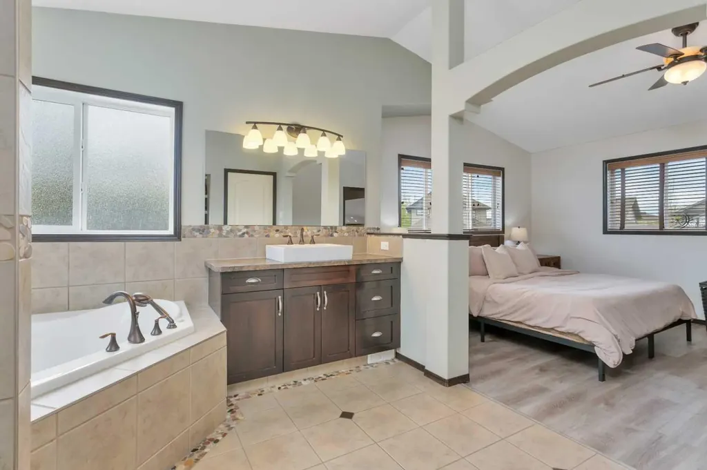 50 Wilkinson Circle Sylvan Lake AB T4S 2N8