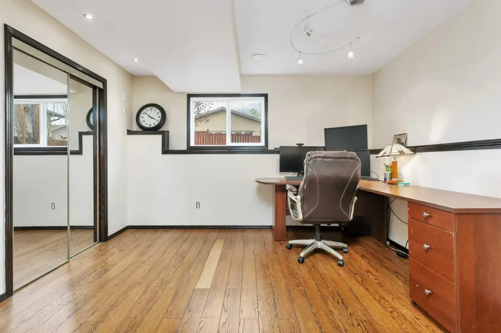 50 Wilkinson Circle Sylvan Lake AB T4S 2N8