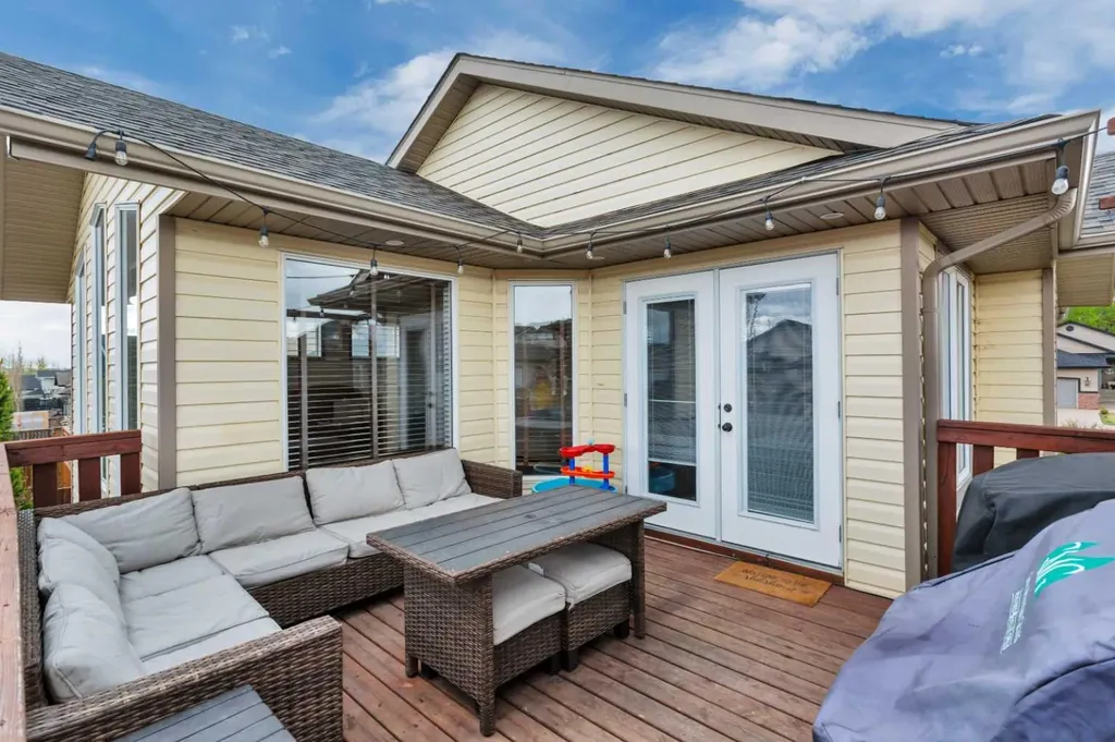 50 Wilkinson Circle Sylvan Lake AB T4S 2N8