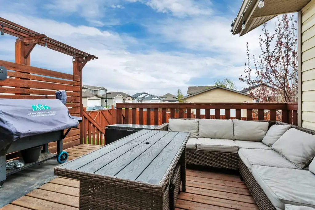 50 Wilkinson Circle Sylvan Lake AB T4S 2N8