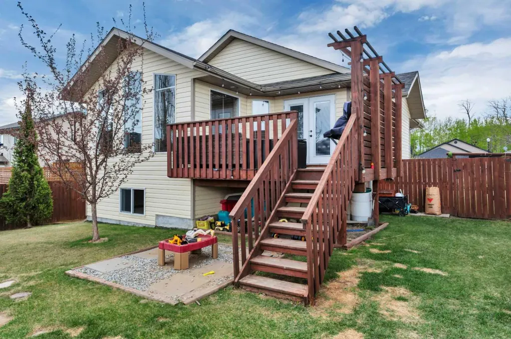 50 Wilkinson Circle Sylvan Lake AB T4S 2N8