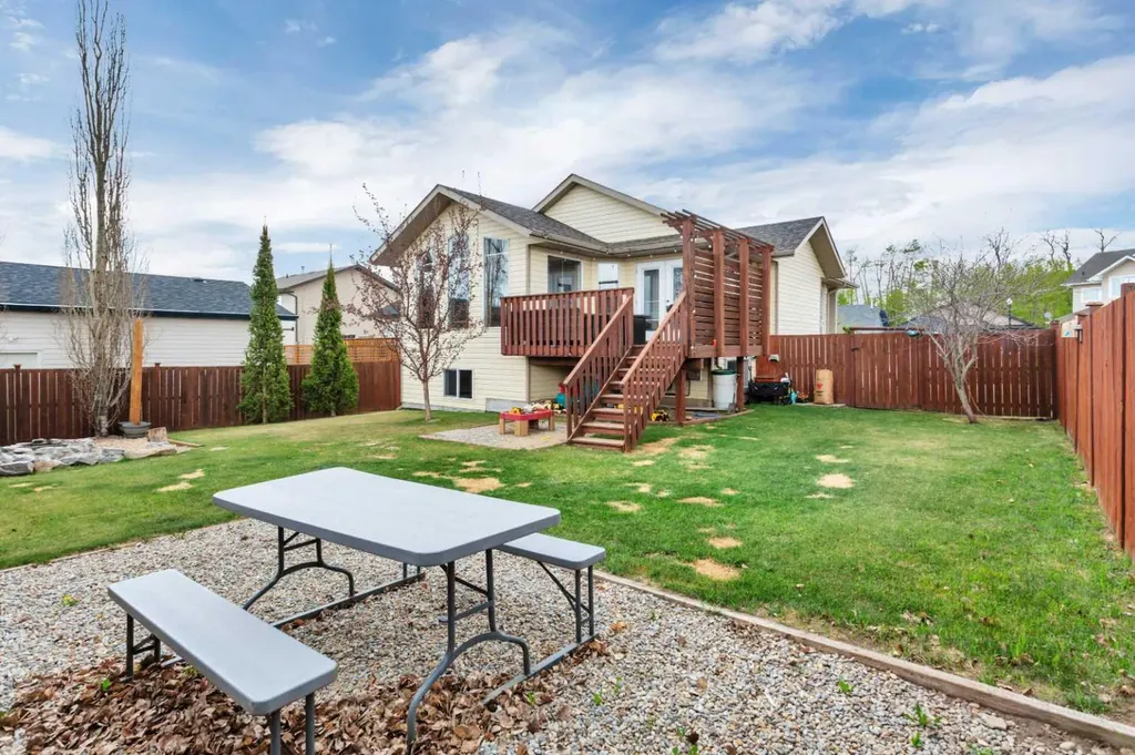 50 Wilkinson Circle Sylvan Lake AB T4S 2N8