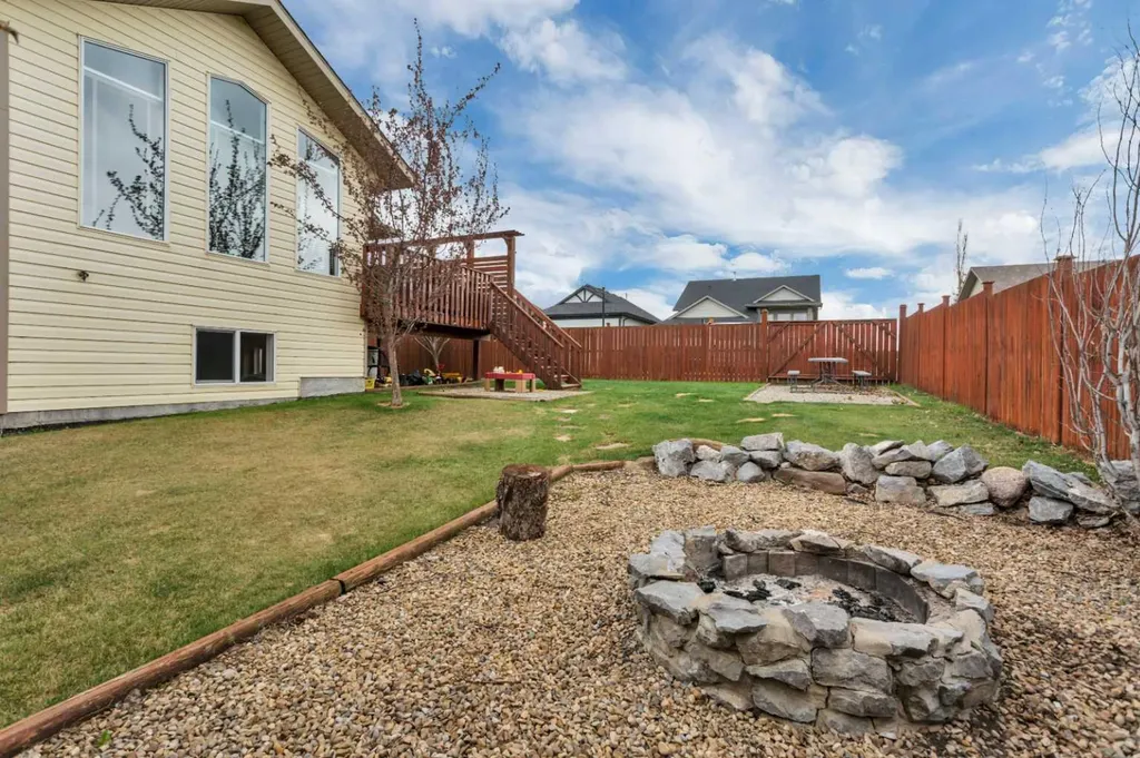 50 Wilkinson Circle Sylvan Lake AB T4S 2N8