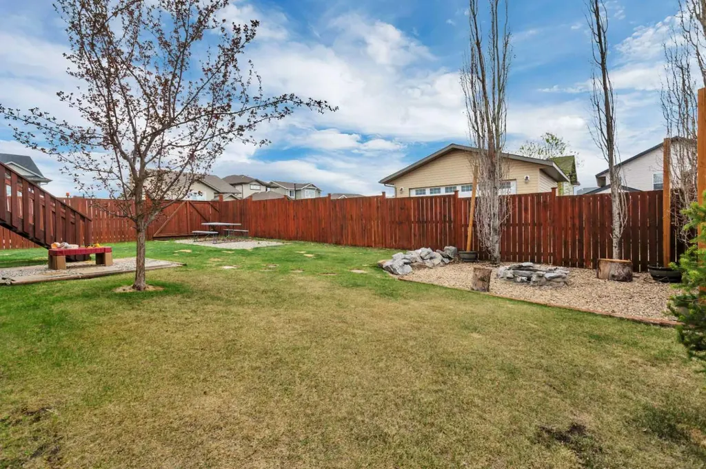 50 Wilkinson Circle Sylvan Lake AB T4S 2N8