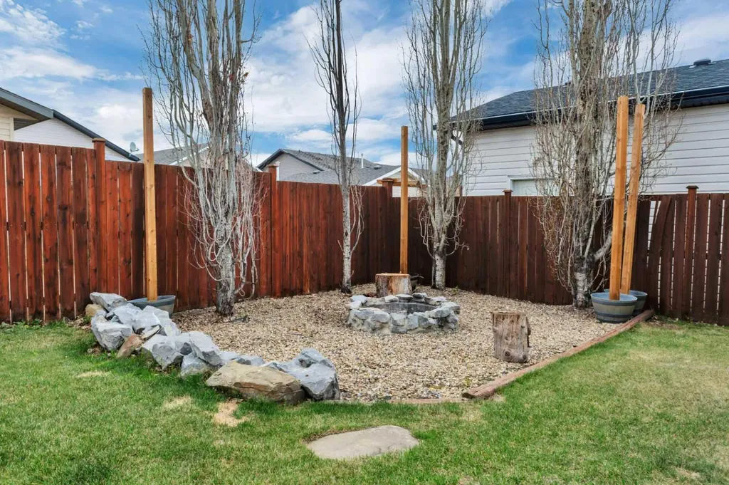 50 Wilkinson Circle Sylvan Lake AB T4S 2N8